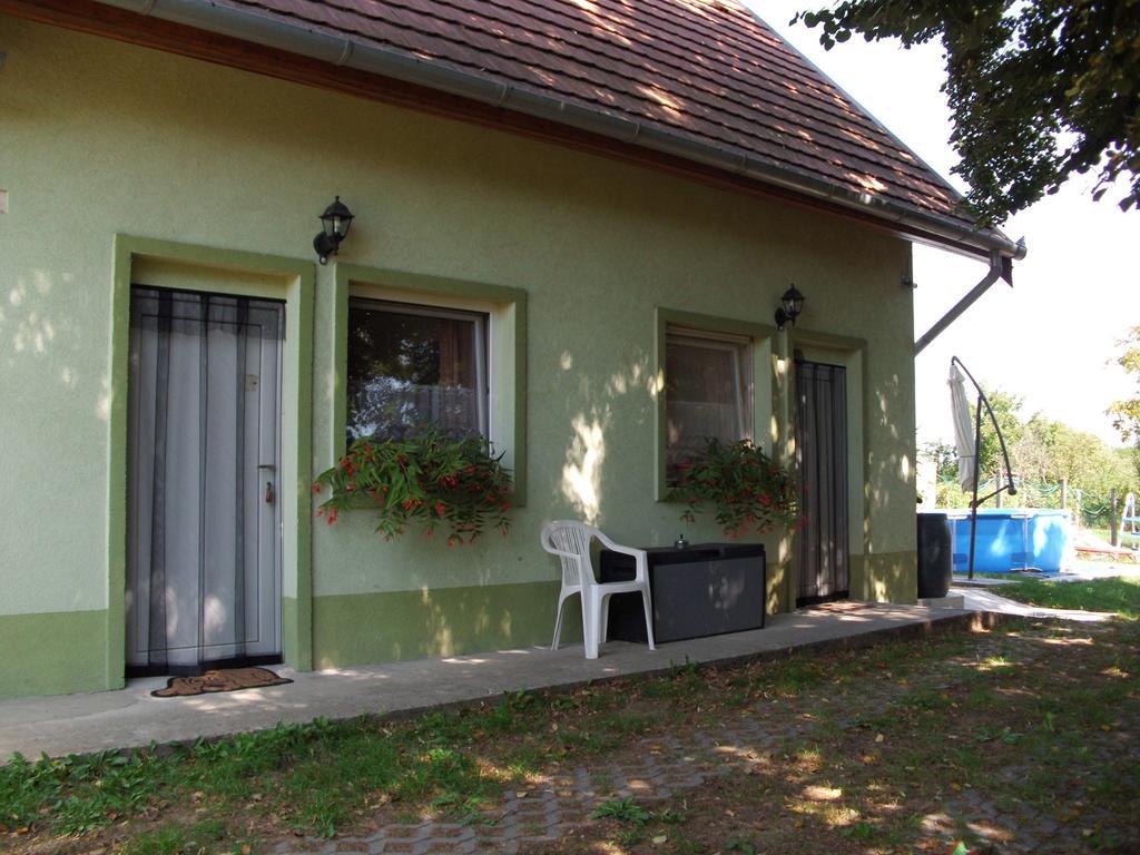 Ferienhaus Hartmann ヘーヴィーズ エクステリア 写真